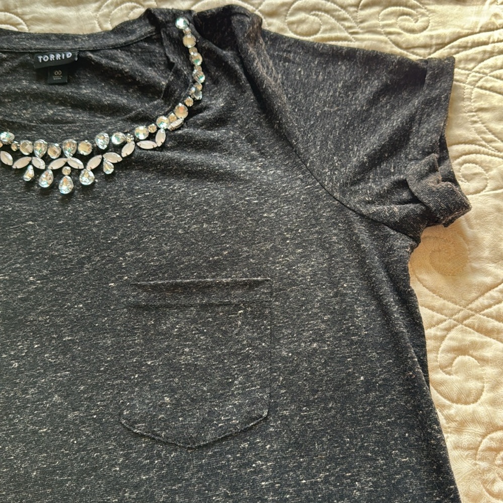 Torrid Rhinestone Embellished Classic Fit Tee in Heathered Charcoal. Size Large. - Picture 5 of 8